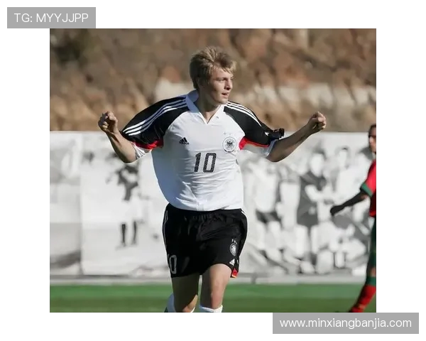 克罗斯在足球场上的传奇之路与他背后的不懈努力与坚持 克罗斯在足球场上的传奇之路与他背后的不懈努力与坚持