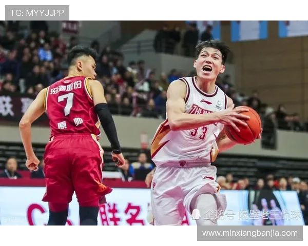 墨美洲与老虎大学激战正酣精彩对决引发球迷热议